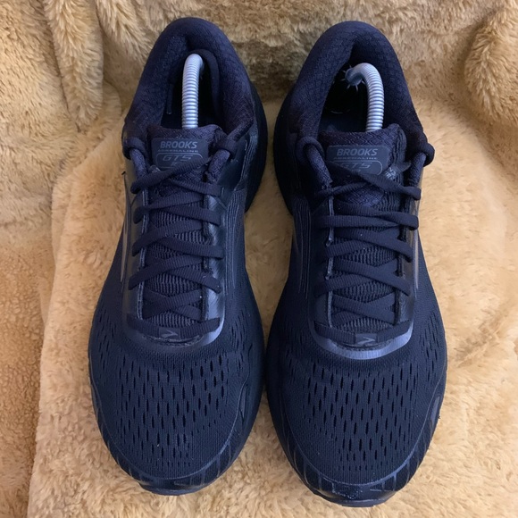 ❌SOLD❌Brooks Adrenaline GTS 18 Triple Black Running Shoes Women’s Size 10.5 Wide - Picture 4 of 10